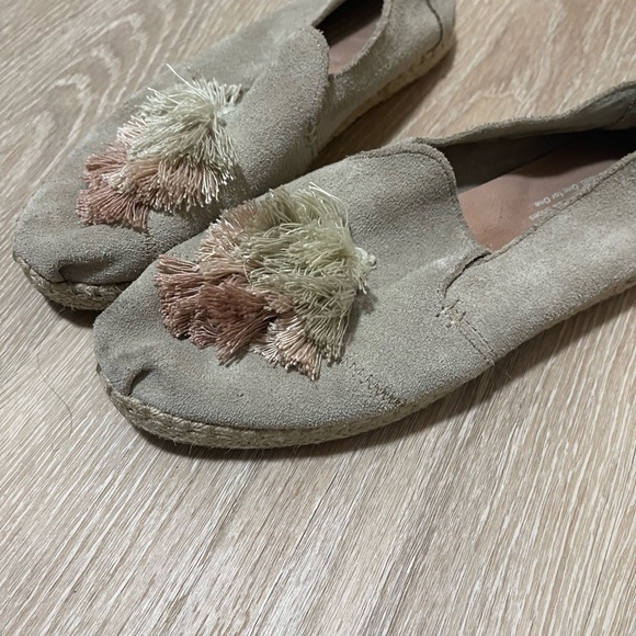 TOMS Espadrilles - Picture 2 of 2